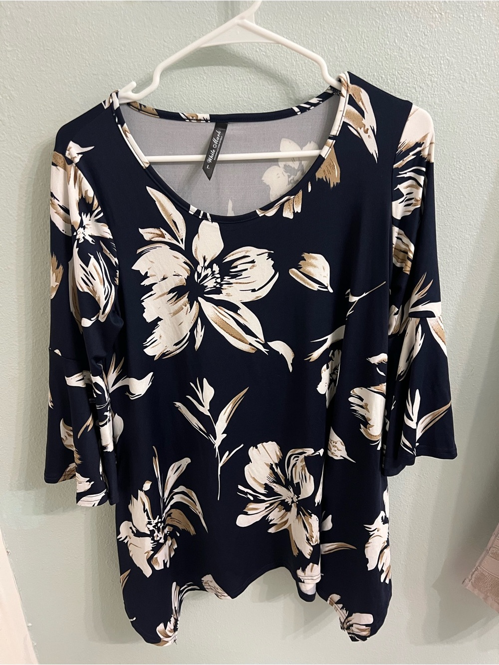 NWT Floral Navy Maternity Top Tunic, Pockets & 3/4 Sleeves